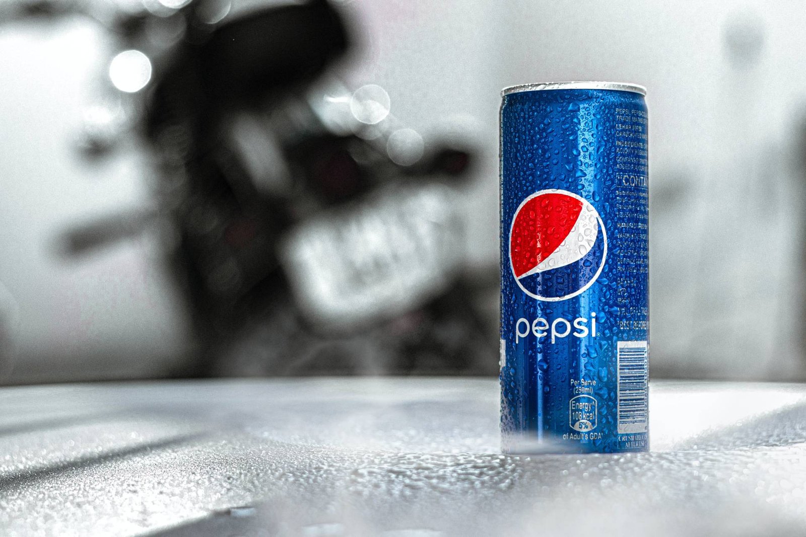 Pepsi’s Mini Can Campaign: Shaq and Skee-Lo #Pepsis #Mini #Campaign #Shaq #SkeeLo